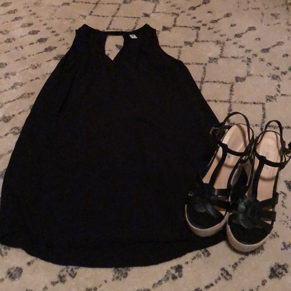 Old Navy Women’s Black Sleeveless Shift Dress